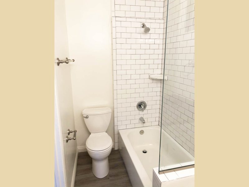 Camellia Apartments Bathroom